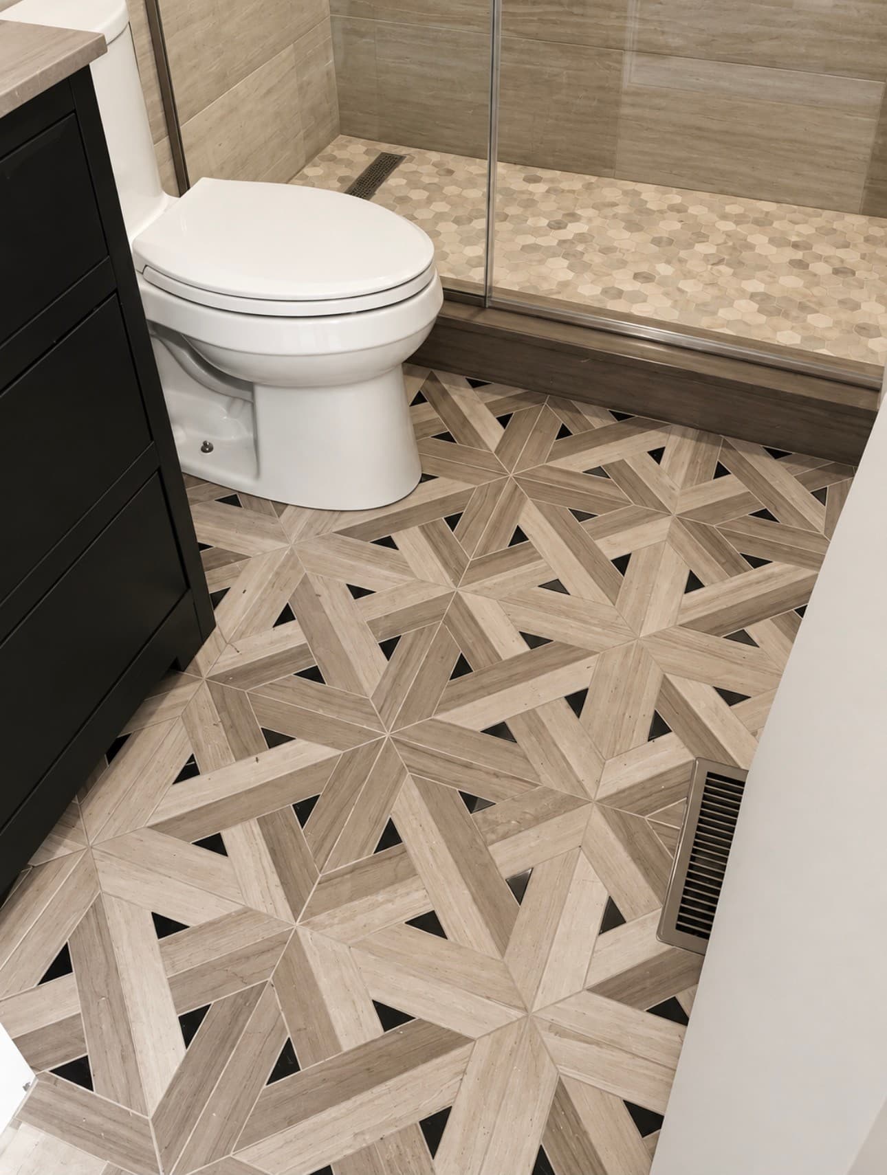 Geometric Tile Floor Bath — Photo 1