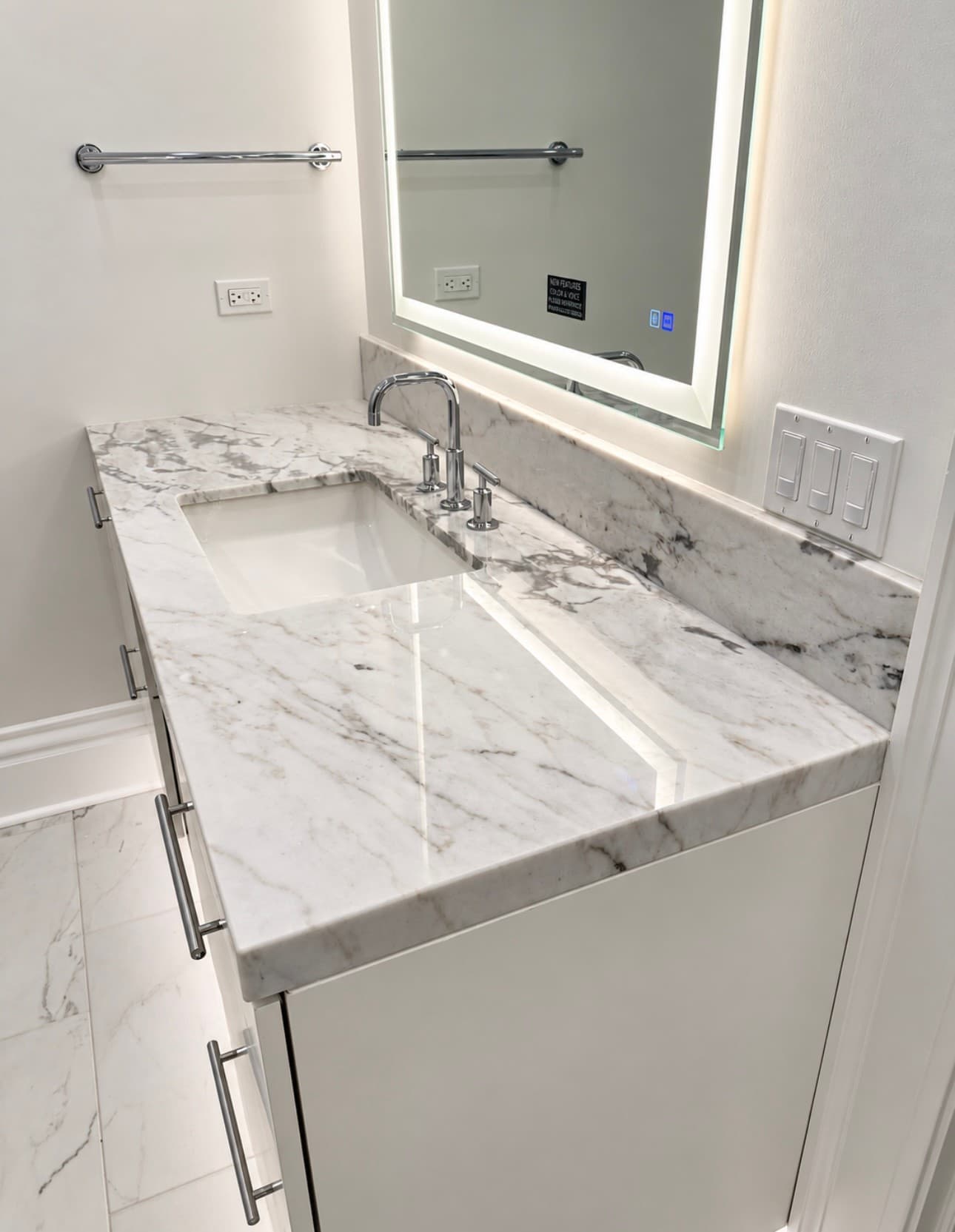 Lincoln Marble Bath — Photo 3