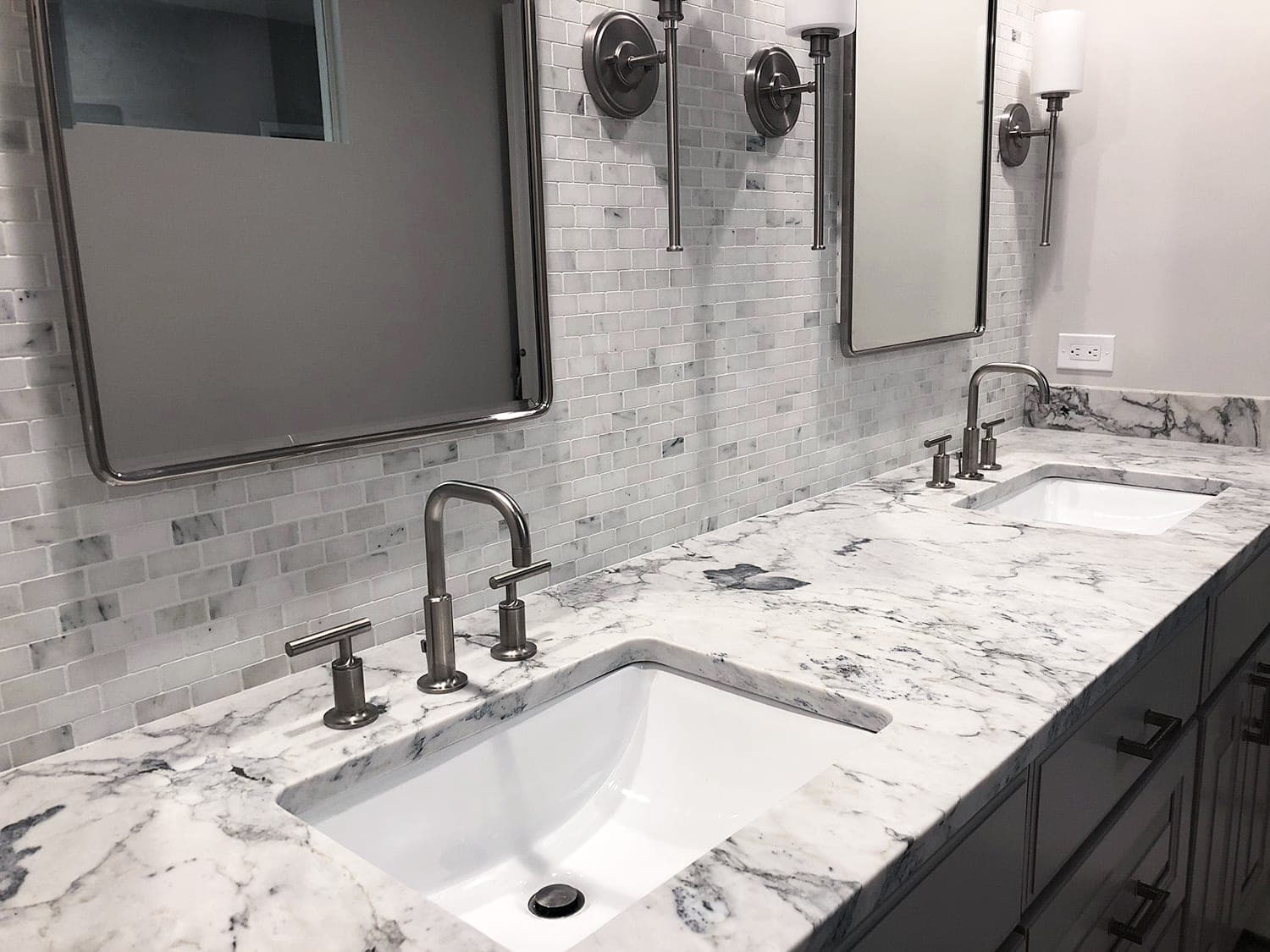 White Arabesque Counters & Olympian White Mosaic Tile — Photo 2