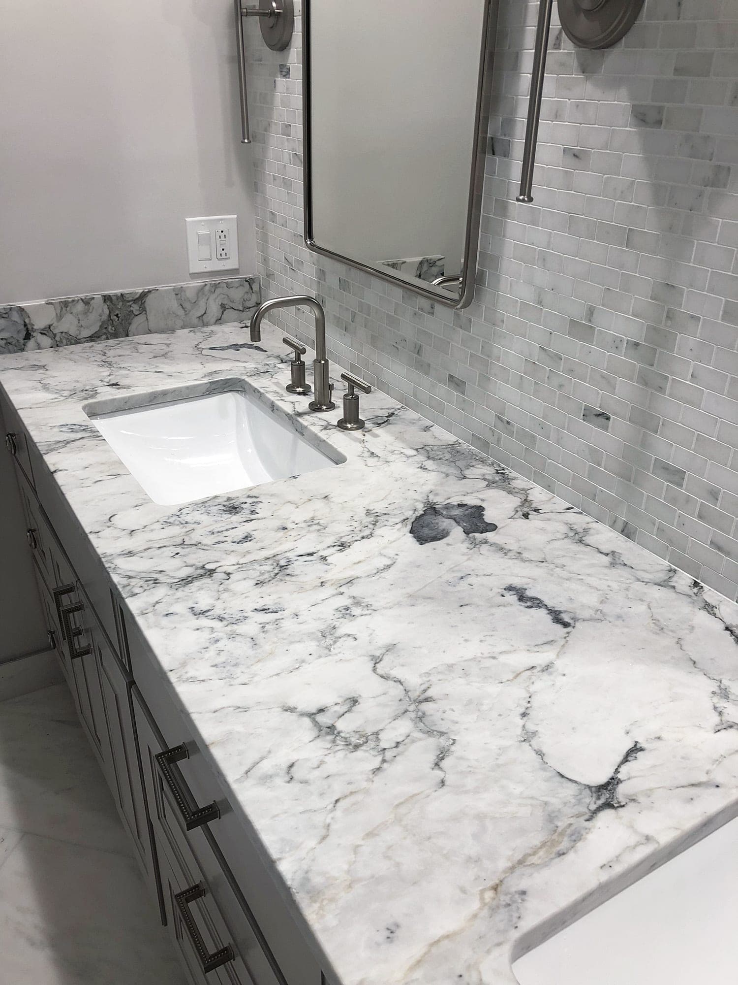 White Arabesque Counters & Olympian White Mosaic Tile — Photo 3
