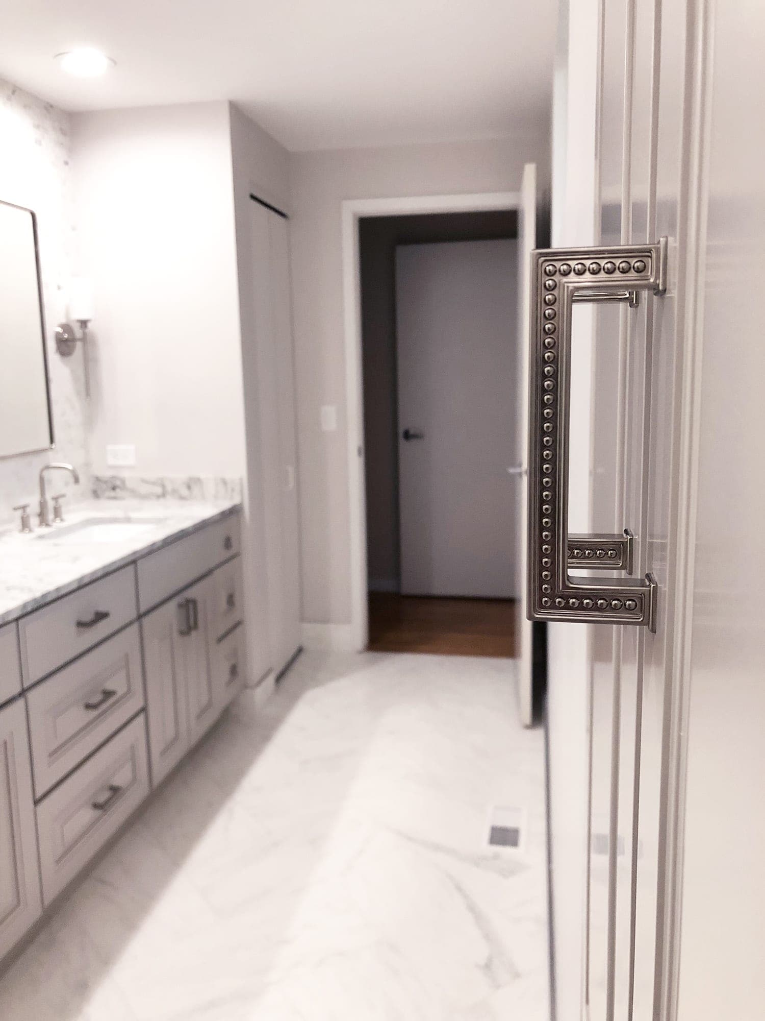 White Arabesque Counters & Olympian White Mosaic Tile — Photo 6