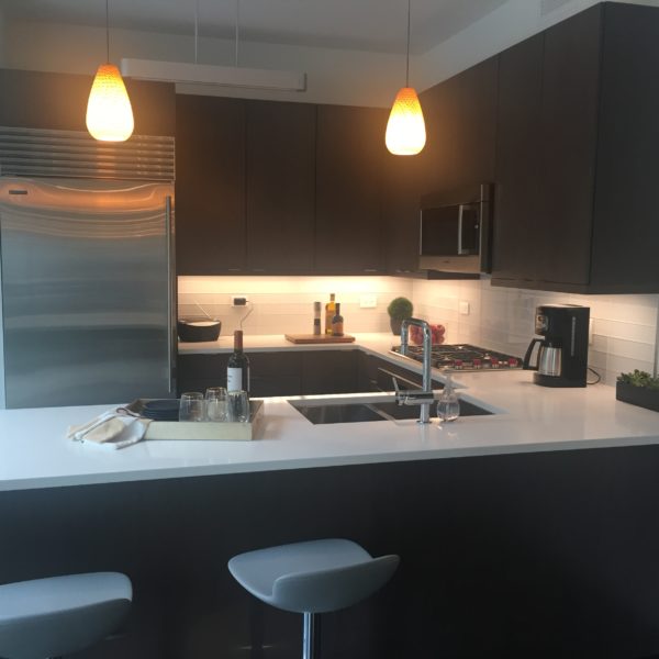 modern-kitchen-with-mosaic-backsplash