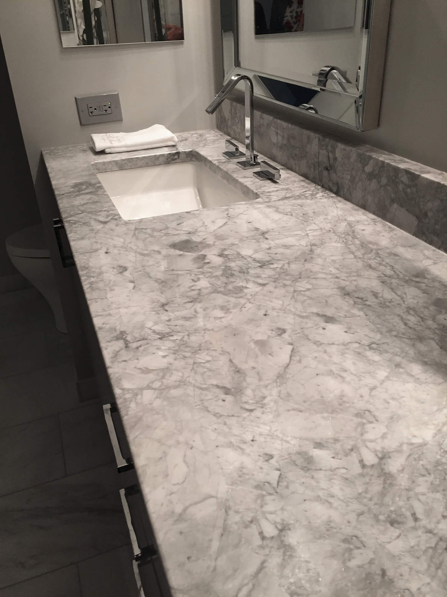 Super White Vanity | Stone City