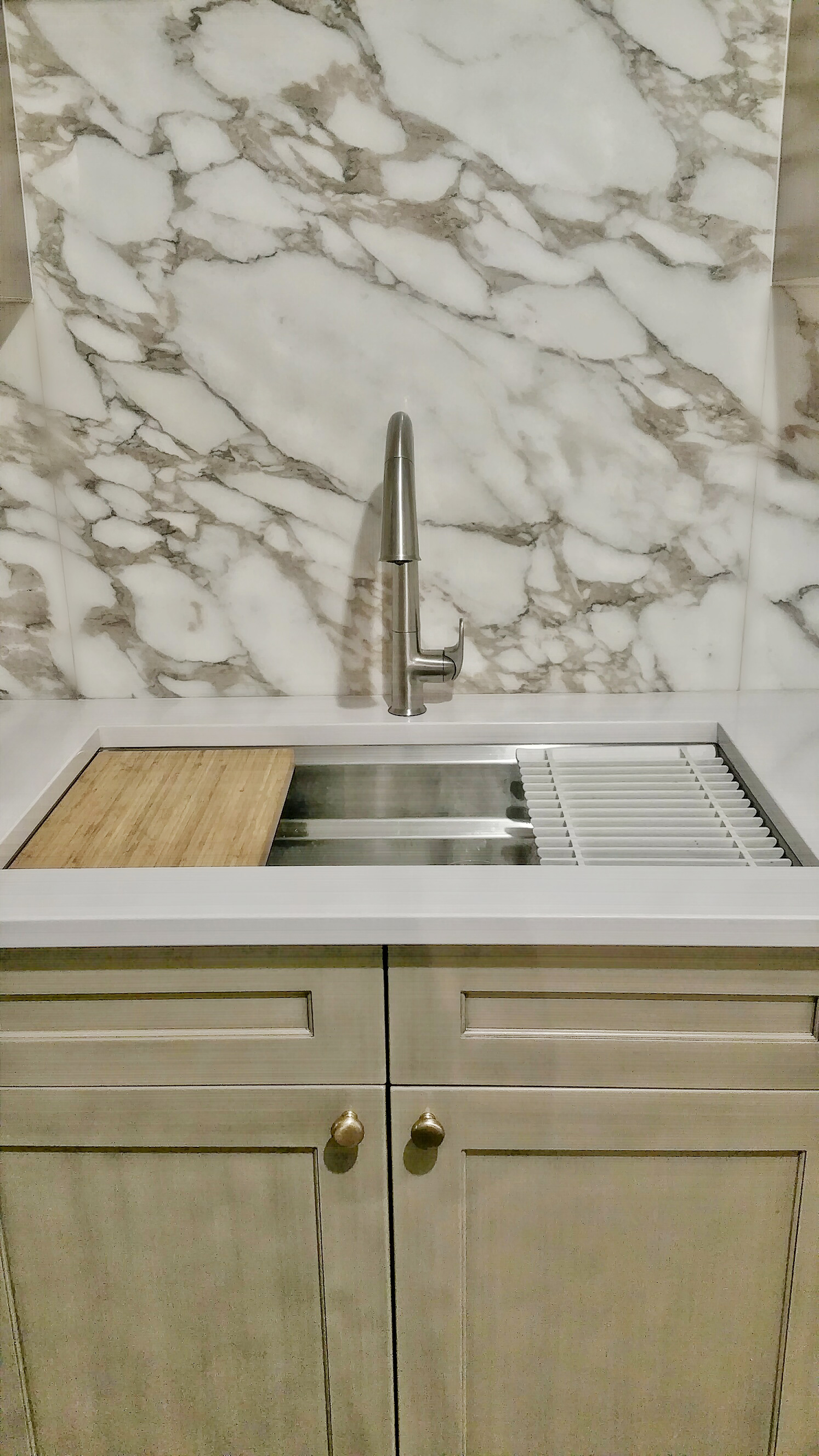 Stone City | White Quartz Calcautta Vagli Marble Backsplash