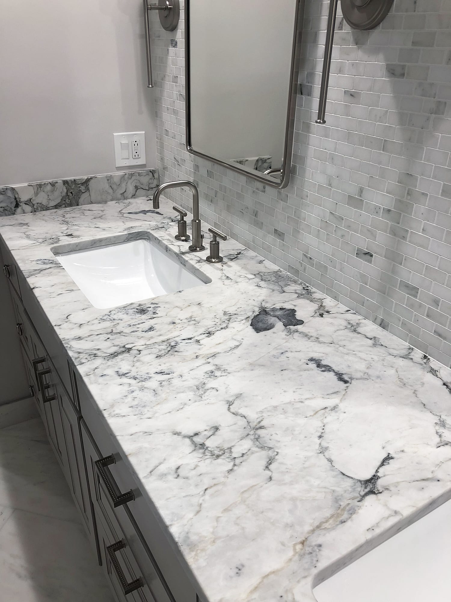 White Arabesque Counters & Olympian White Mosaic Tile - Stone City ...